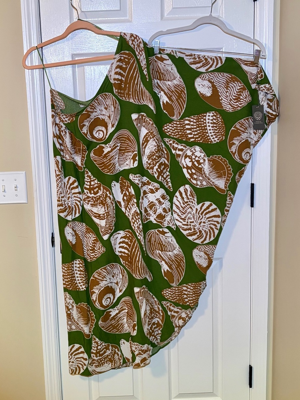 NWT Vince Camuto Dramatic Green & Brown Seashell Print One Shoulder Dress. Large